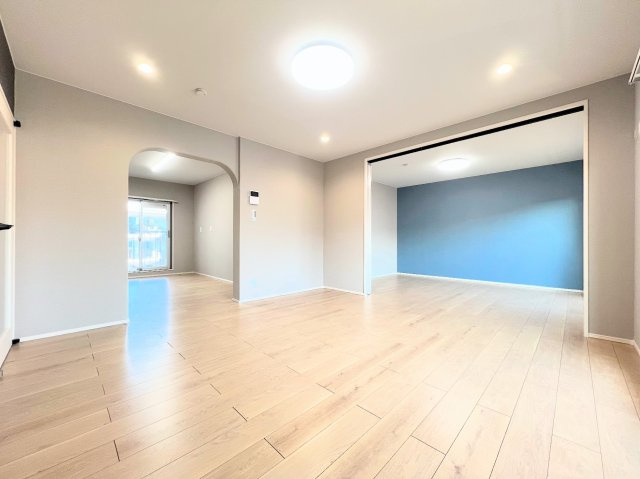 ◆一家だんらんのスペースとなるＬＤＫ。窓から明るい光が差し込み、思わず家族の会話も弾む快適な空間。