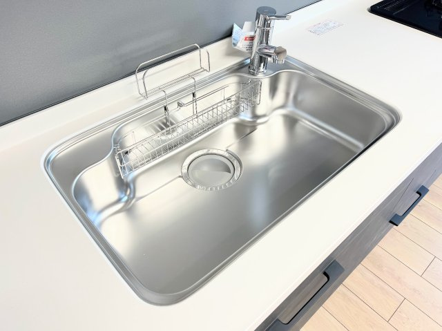 ◆広々したキッチンシンク。洗い物が多い時にも快適にご利用いただけます。