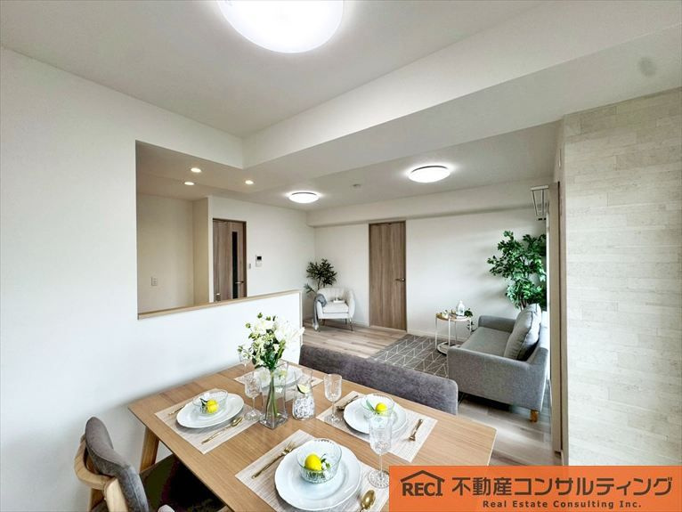 北東角部屋！全室バルコニーに面する開放感のある室内です！