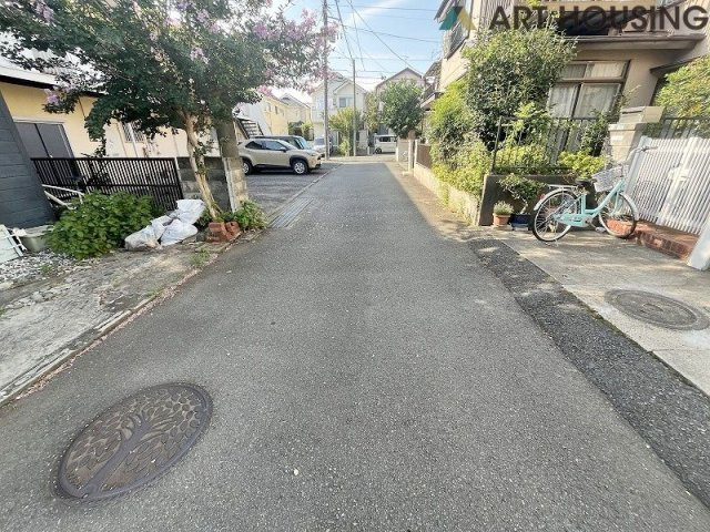 前面道路含む現地写真です