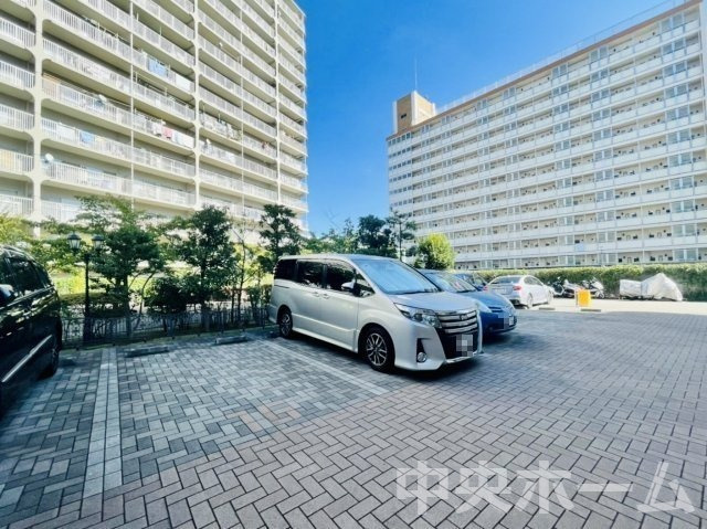 【敷地内駐車場】最新の空き状況や費用などの詳細は担当スタッフまでお問い合わせください。