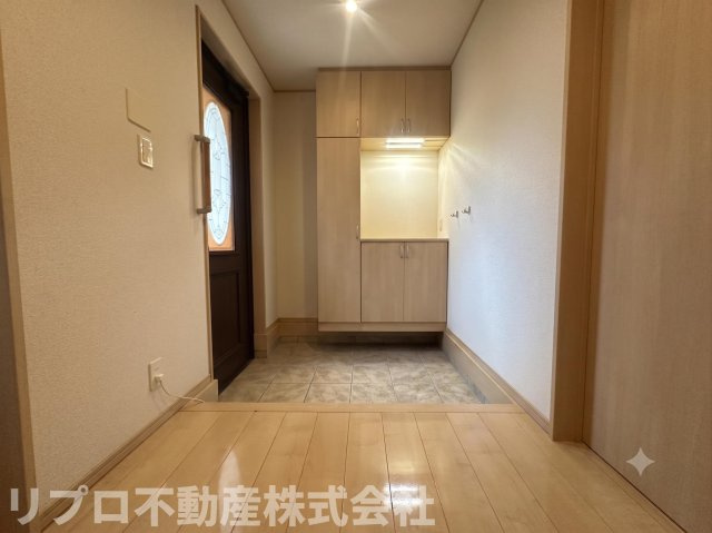 玄関スペースも明るいです♪　　　※AI画像を使用しています