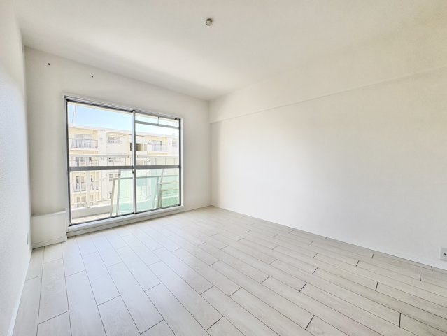 引き戸で仕切って個室としても、開けて開放的にも使える間取りです。