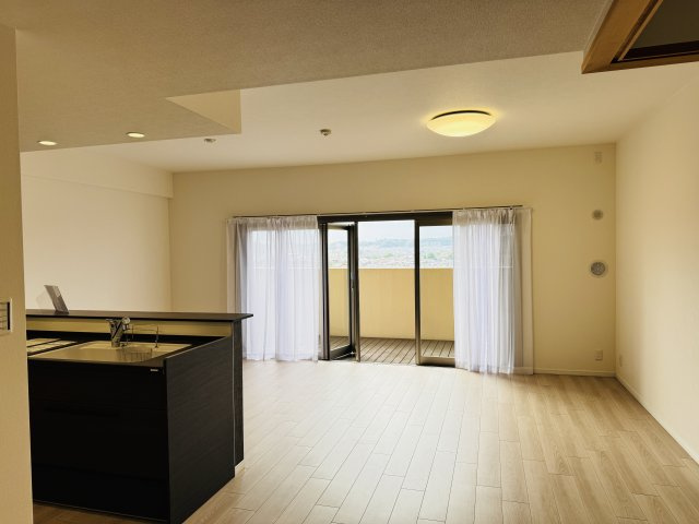 ～18.9帖の明るいLDK、家族団欒の時間をお過ごしいただけます～