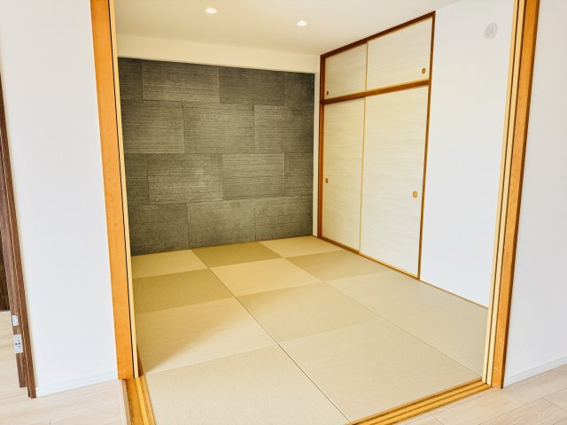 ～LDKに隣接している6.0帖の和室　畳交換・襖貼替済です～