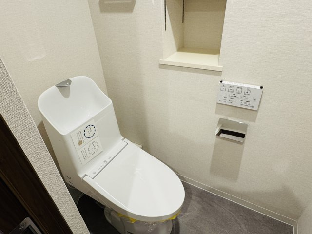 ～新規交換済、暖房温水洗浄機能付きトイレ　冬場は特に嬉しい機能ですね～