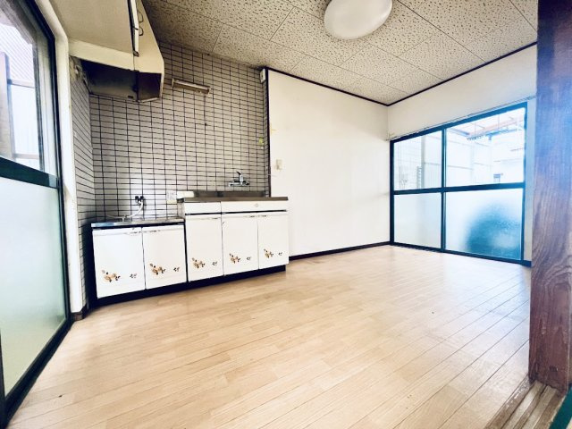 遮光面が多く明るいリビングです。