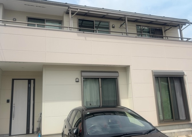 木造住宅とは土台、壁、柱など建築物の強度を支える構造体の材に木が使用されている構造を指します。構造体は建物の自重を支えるだけではなく風圧や水圧、積裁荷重などあらゆる衝撃に耐えるための基礎です。
