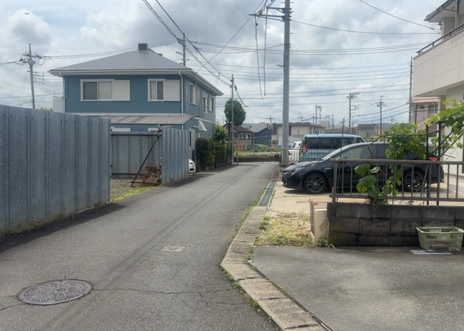 東側道路の場合は居室を南向きに設計しやすいため、朝日が入りやすいというメリットがあります。一方、西側道路も東側同様に居室を南向きに設計しやすいのですが、住宅地だと朝日が入りにくいという弱点があります。