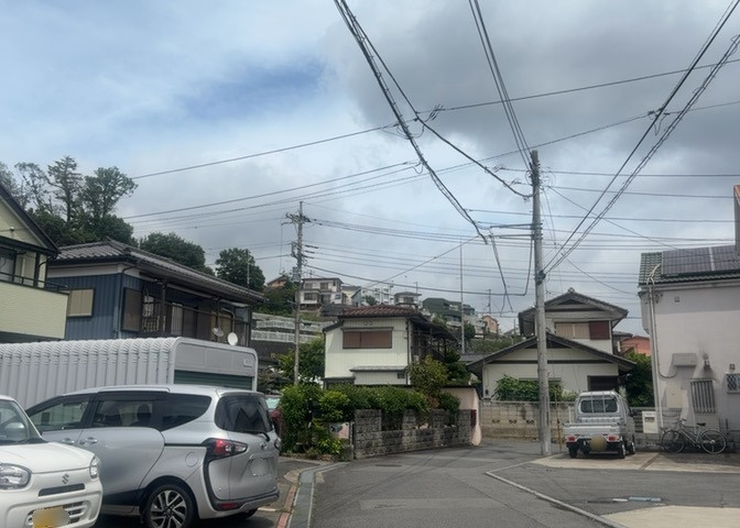 土地の地勢が高台の場合、景色を綺麗にみることができ、景色にこだわってお家探ししている方におすすめです！また平坦地よりも風通しがいいというメリットがあります。デメリットもあるので是非現地でご確認下さい。