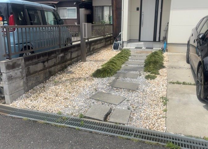 庭のある家に住むことのメリットとして、子どもたちの遊び場を確保できること、ガーデニングや家庭菜園を楽しめること、明るさを確保できることがあります。また、配置を工夫することでプライバシーが確保できます。