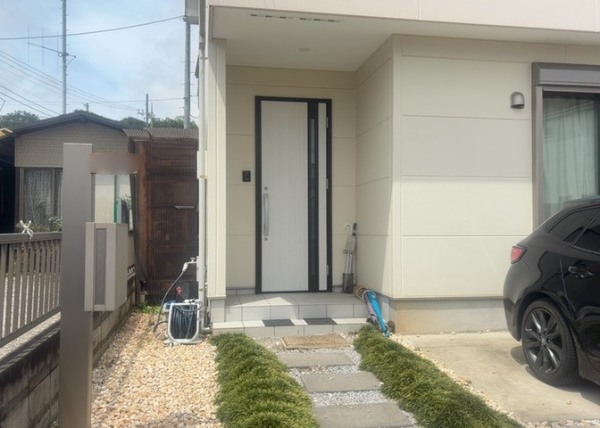 玄関は家の顔と言っても過言ではありません。現地を見学する際は玄関の広さや全体のバランスなどを見てみるといいでしょう。一般的なアプローチのしやすさだけではなく、お年寄りにも優しい設計のものだと安心です。