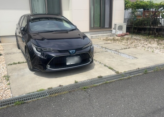 駐車場と明記されていても、最小スペースでつくられた駐車場だと大型車は駐車できなかったり、出入りしにくくなったりする可能性があります。お車のサイズと購入したい物件の駐車場のサイズを現地で確認しましょう。