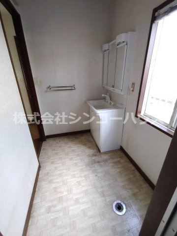 広めの洗面脱衣所。