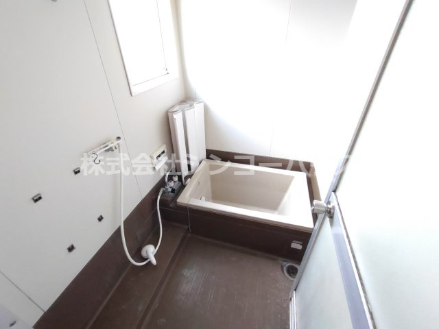 お風呂に窓があると換気がしっかりできますね。