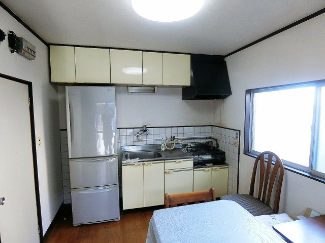 配膳が楽で動線がコンパクトな壁付のキッチンです。
