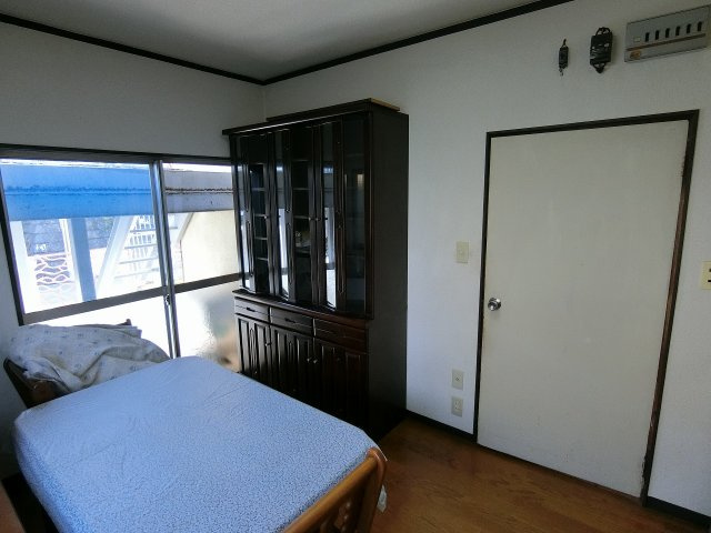 1階ダイニングキッチン、2面採光で日当たり通風良好♪