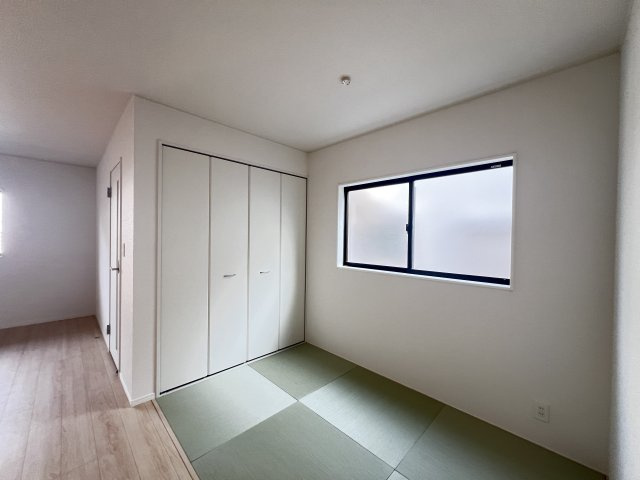 LDK15帖に続く畳コーナー3帖