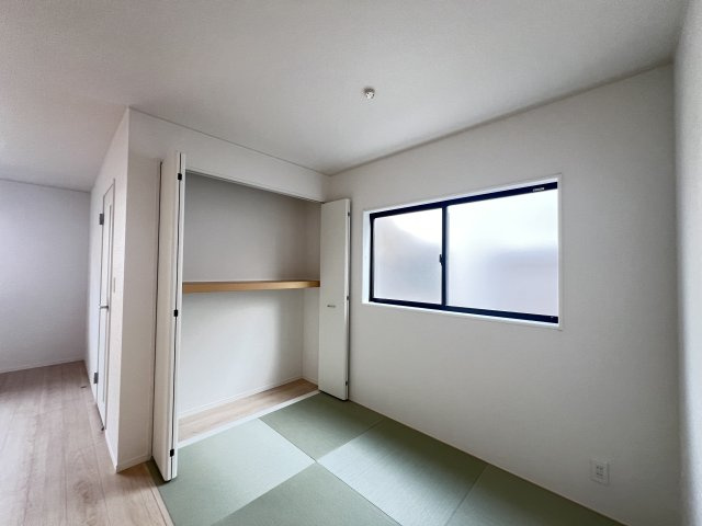 畳コーナー3帖　押入収納付き