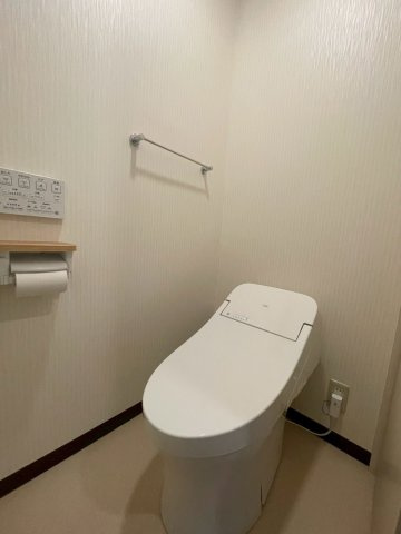 温水洗浄付きのトイレです。