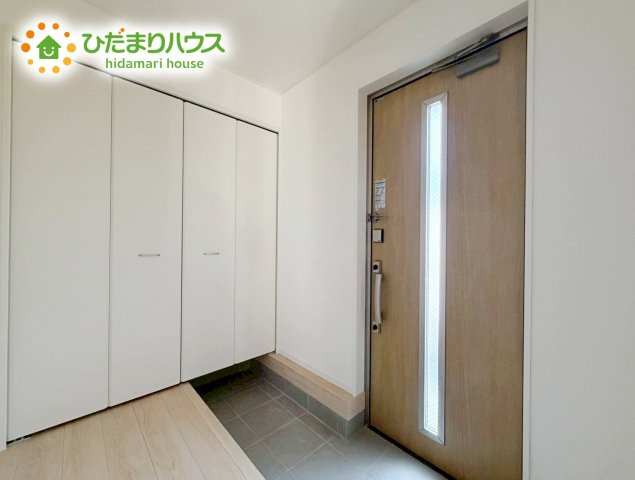 スニーカーマニアも納得の天井まであるシューズボックス!(^^)!