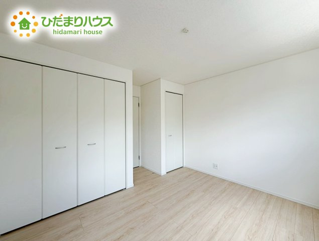 大きなベッドを置いても余裕の広さの主寝室♪♪