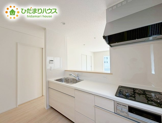料理をしながらでも、ご家族との会話を楽しめる対面式キッチン