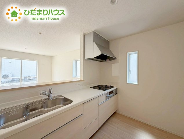 カウンターは少し高くなってますので、手元が隠れて来客からは見えにくくなってます♪