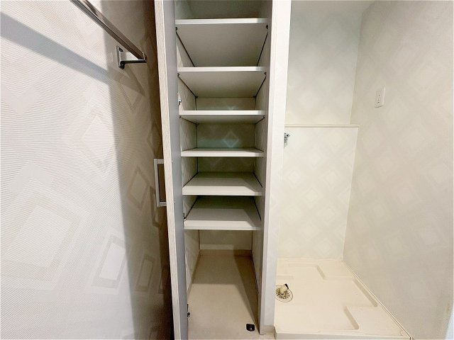 可動式棚付き収納