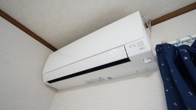 ◎2Ｆの6帖洋室にエアコンつき　※合計エアコン×2台つき