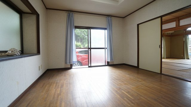 ◎広々1Ｆリビング　陽ざしが明るいひろびろ空間