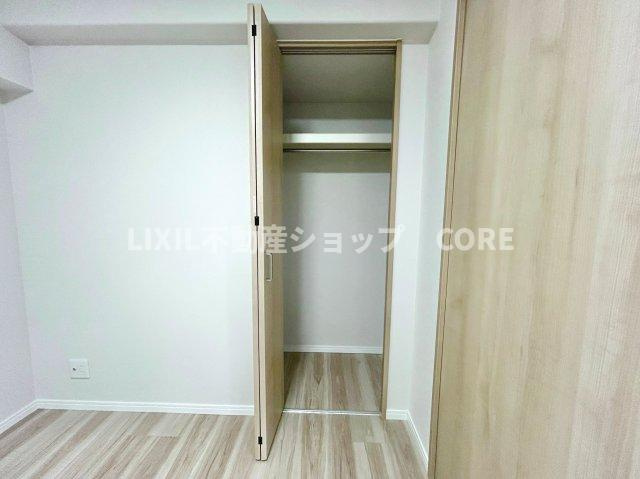 普段着やスーツはもちろんのこと、コート類などもしっかり掛けられます。