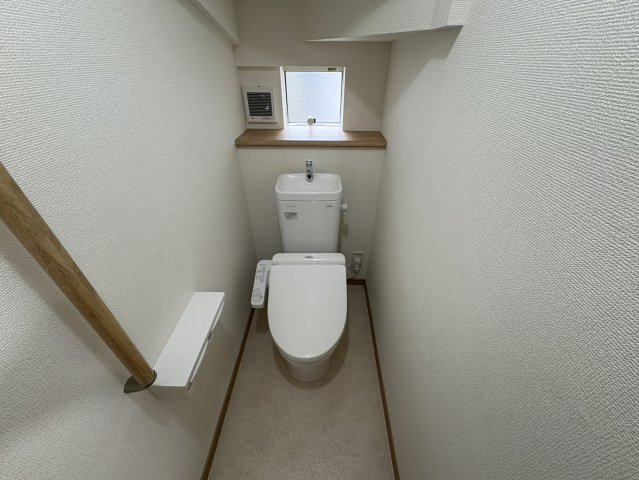 温水洗浄暖房便座を標準搭載しておりますので、清潔で快適にご使用いただけます。