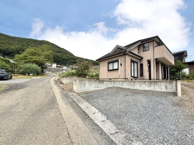 ■外観｜住宅街の中でも圧迫感が少なく、のびのびとした暮らしが叶う立地となっています♪