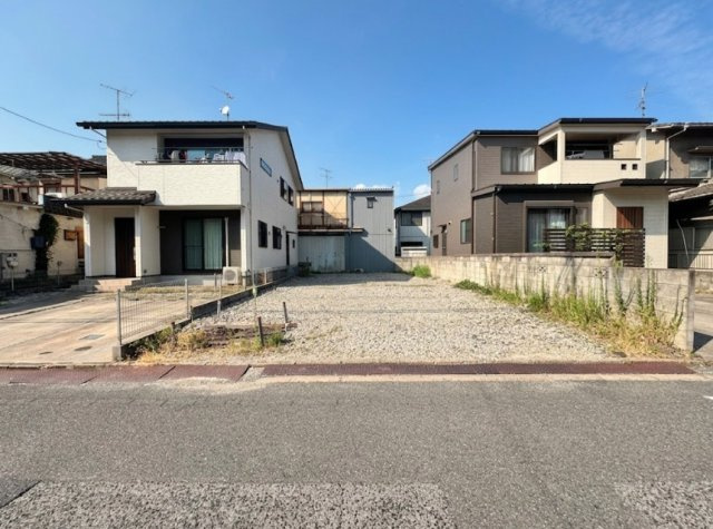 間口と奥行きのバランスを確認しやすく、マイホームの配置を具体的にイメージできます。建物だけでなく複数台分の駐車スペースやお庭などを取り入れたプランも検討しやすく、土地を有効活用できます。