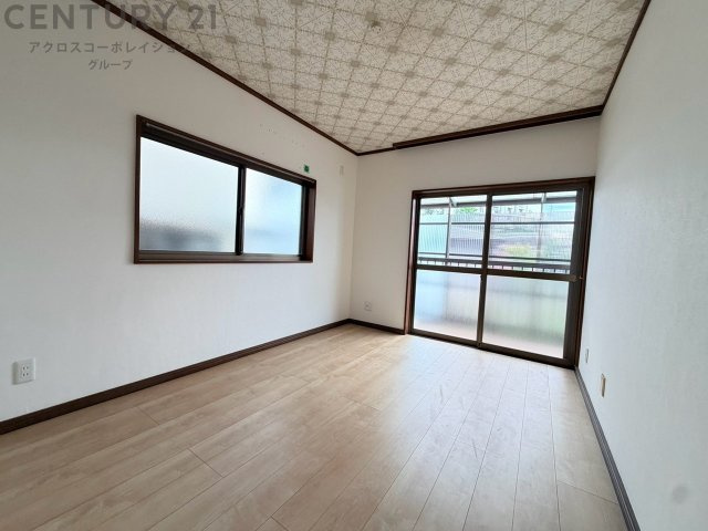 子供部屋…創造性や成長を促す遊びの空間を提供。学習や趣味に集中できる環境を整えます。個別のプライベートスペースは自己表現と自立心を育み、心地よい睡眠環境を整えリラックスできる場所を提供。