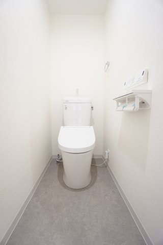 温水洗浄便座付きトイレ交換済み！節水型トイレです♪