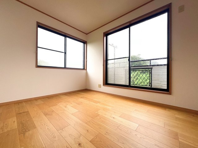 ◆柔らかい陽光が差し込む明るいお部屋を演出する設計。彩光の取れる窓が気持ちの良いお部屋を創り上げます。