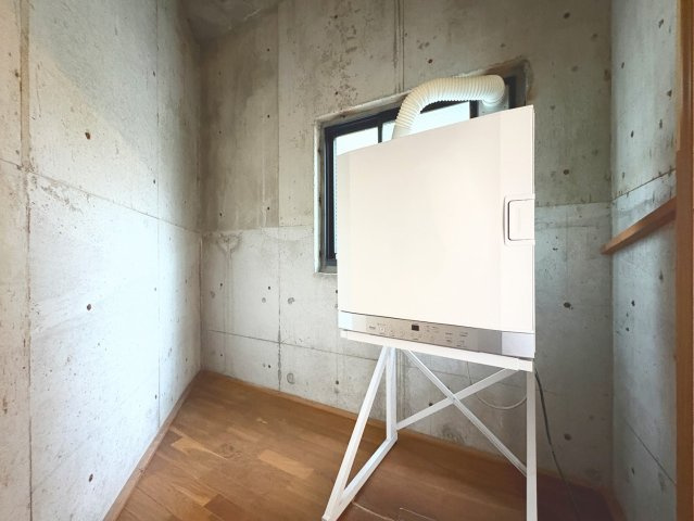 ◆洗面所の横には、専用の乾燥機スペースがございます。
