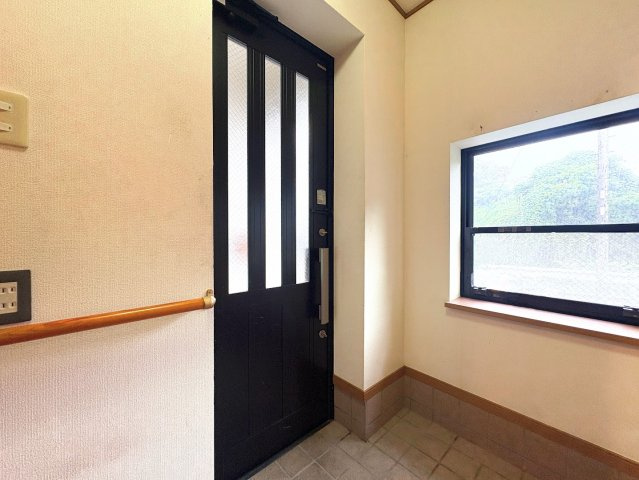 ◆明るい玄関です！散らかりやすい玄関もスッキリする大容量のシューズボックス付き。