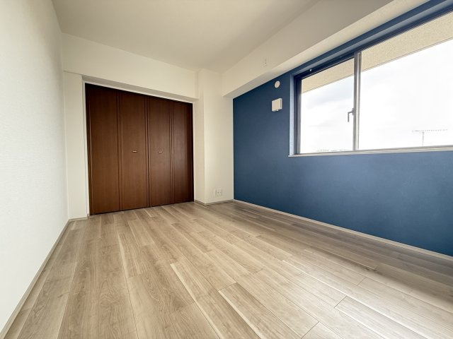 アクセントクロスが、お部屋の印象を引き締めてくれます。　