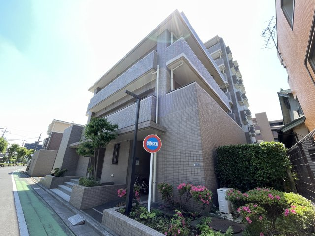 明るく広々としたエントランスが迎えてくれます。　　