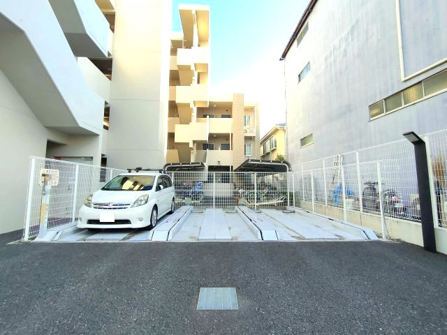 【駐車場】