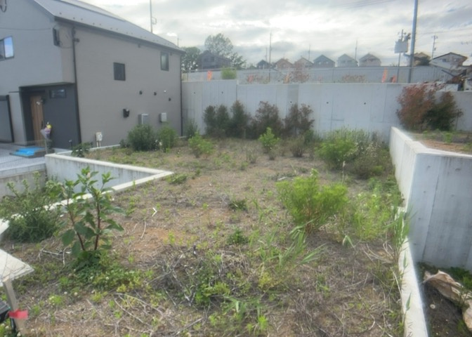 隣家の土地はどうなっているのか、生活利便施設が近くにあるのか、学校まで近いかなど、お客様のライフスタイルにあわせたイメージが重要です。また、近くにあると困る施設が近くにないかも確認するといいでしょう。