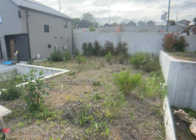 家を建てる前提で土地を探している場合、地盤の丈夫さは譲れない条件の一つです。地盤が脆弱だと追加工事が必要となります。また、過去に地盤沈下や液状化現象を起こした土地は、できるだけ避けた方がいいでしょう。