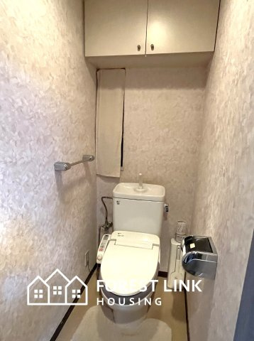 限られた空間を賢く使った、収納上手なクリーン・レストルーム