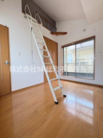 ロフトがあることで天井が高く開放感のあるお部屋です！
