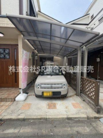 カーポート付きで、リビングと行き来できるので買い物後に便利です！