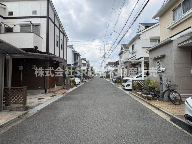 前面道路含む現地写真です