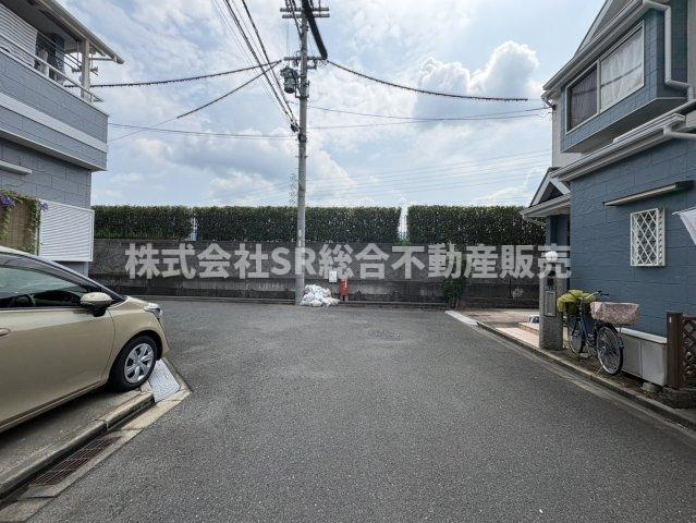 前面道路含む現地写真です